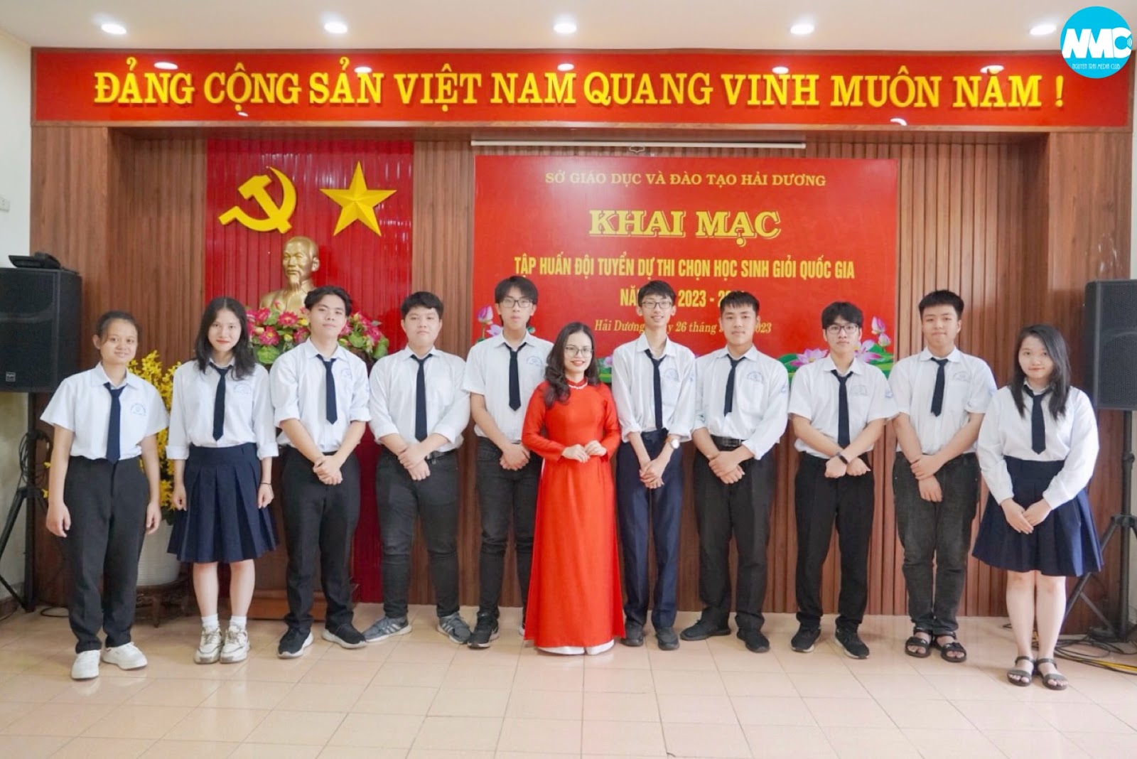 Nhấn để phóng to
